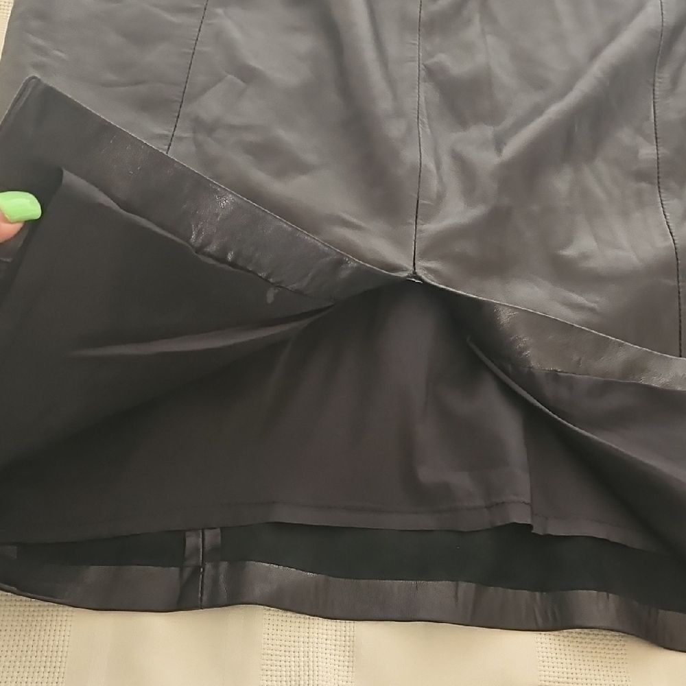 Danier Black Knee-Length Pencil Skirt - Picture 8 of 16